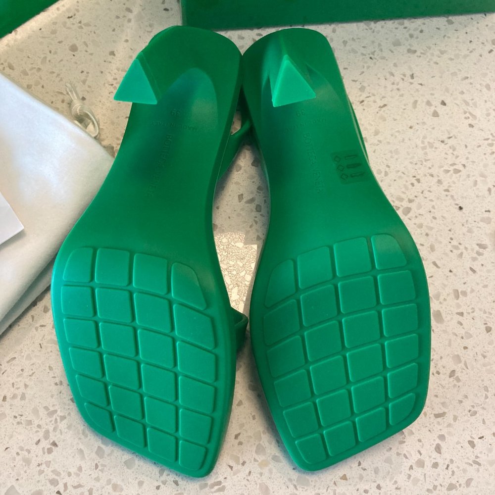 NEW Bottega Veneta Jimbo Sandal in Parakeet Green Size IT/EU 39 - Retail $890 - Picture 9 of 16